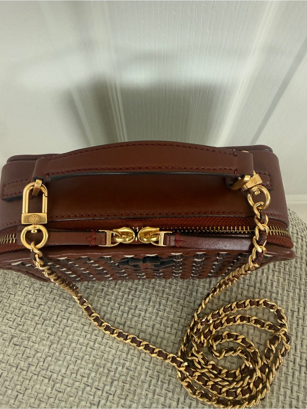 TORY BURCH BRITTEN WOVEN SMALL CASE BAG - Picture 5 of 9